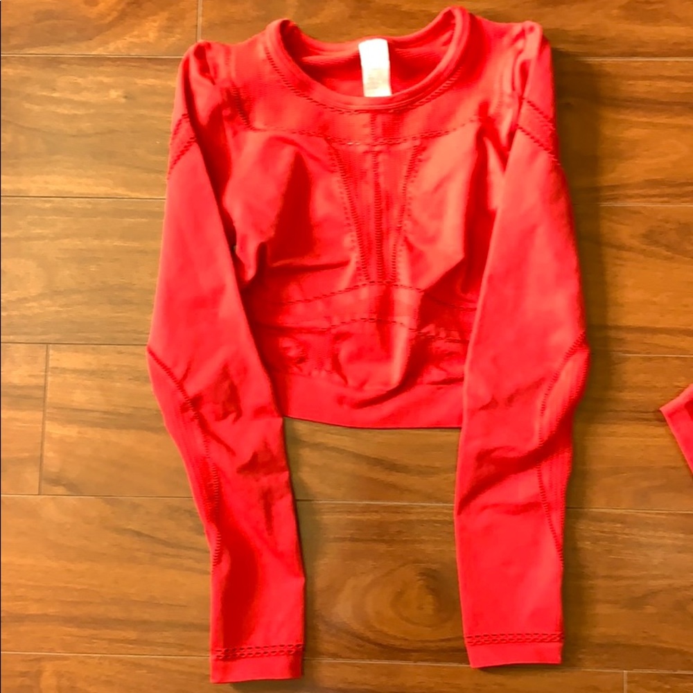 Adorable red set from Fabletics - Picture 4 of 4